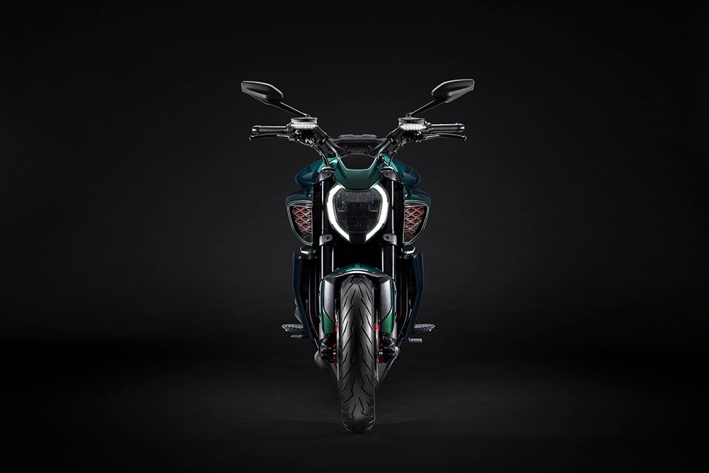 Ducati e Bentley: due serie davvero speciali per la Diavel V4